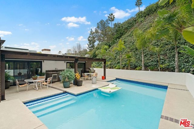 3135 CHANDELLE Road, Los Angeles, CA 90046