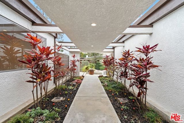 3135 CHANDELLE Road, Los Angeles, CA 90046