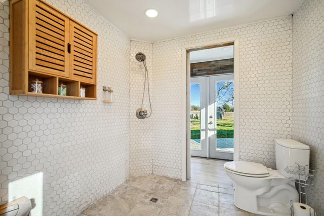 2200 Highway 21 E, Paige, TX 78659