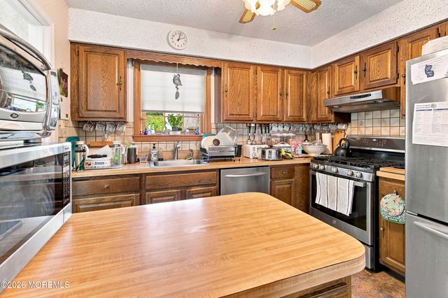 73 Spinnaker Court, Bayville, NJ 08721