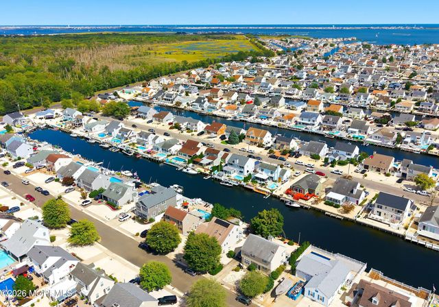 73 Spinnaker Court, Bayville, NJ 08721