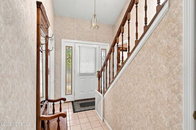 73 Spinnaker Court, Bayville, NJ 08721