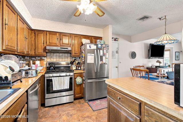 73 Spinnaker Court, Bayville, NJ 08721