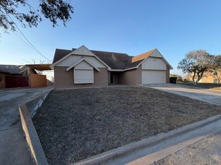 13729 River Forest Dr, Corpus Christi, TX 78410