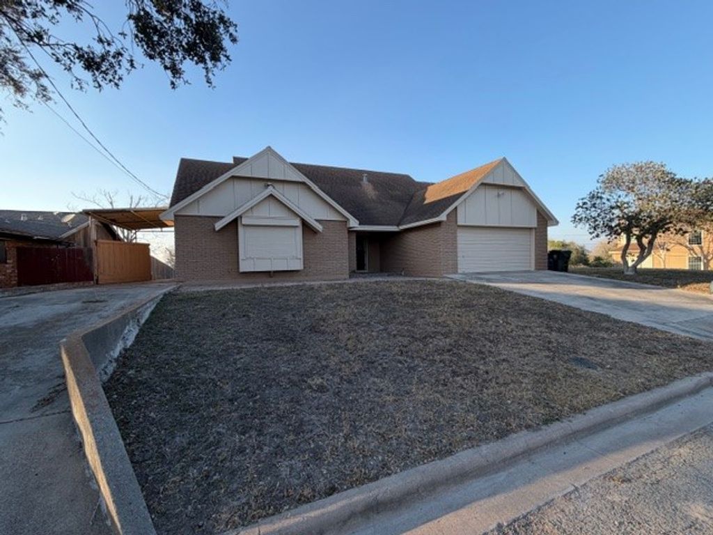 13729 River Forest Dr, Corpus Christi, TX 78410