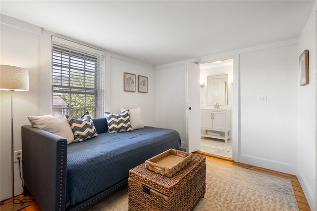 22 Farewell Street 2, Newport, RI 02840