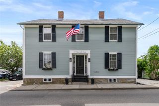 22 Farewell Street 2, Newport, RI 02840