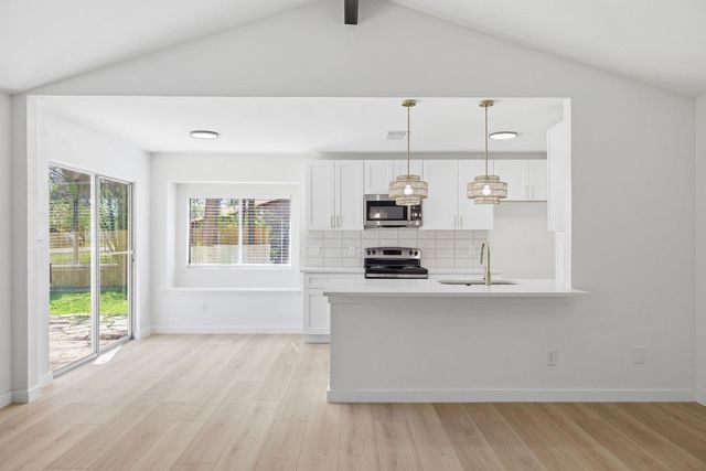 600 County Glen ST, Leander, TX 78641