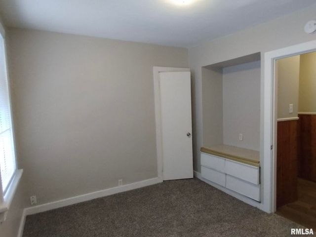 832 W 8TH Street, Davenport, IA 52803