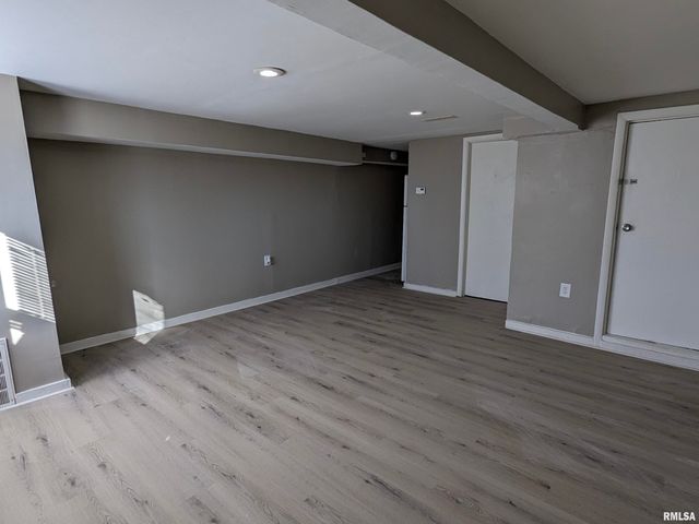 832 W 8TH Street, Davenport, IA 52803