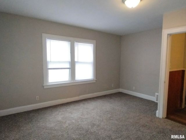 832 W 8TH Street, Davenport, IA 52803