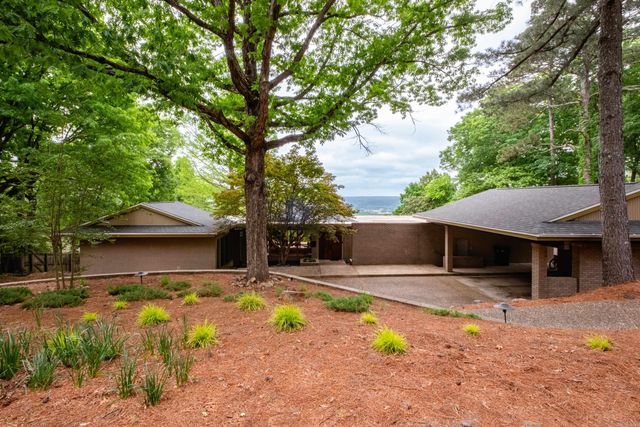 18 Hearthside Drive, Little Rock, AR 72207