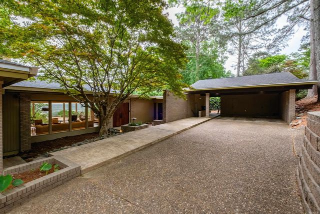 18 Hearthside Drive, Little Rock, AR 72207