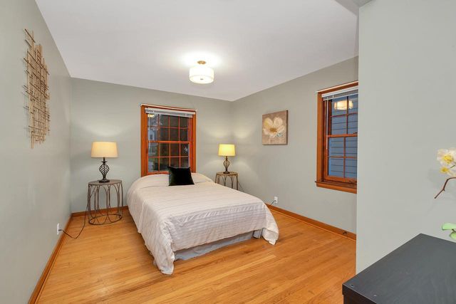 4750 N Elkhart AVENUE, Whitefish Bay, WI 53211