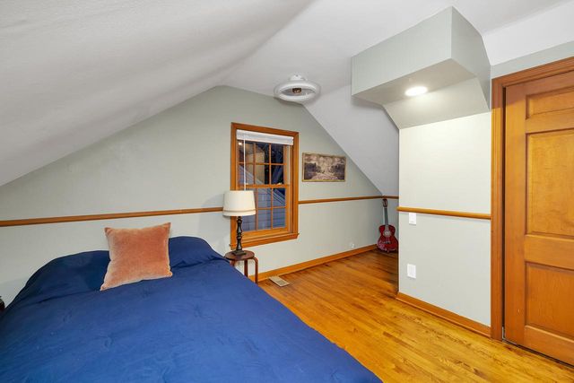 4750 N Elkhart AVENUE, Whitefish Bay, WI 53211