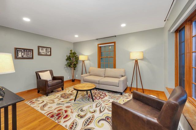 4750 N Elkhart AVENUE, Whitefish Bay, WI 53211