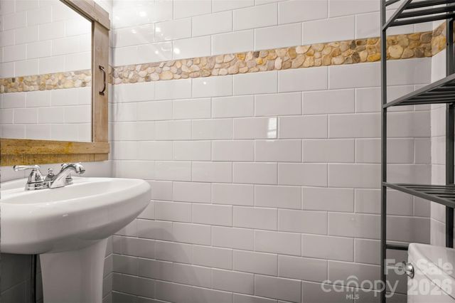 590 Big Oak Road, Hendersonville, NC 28792