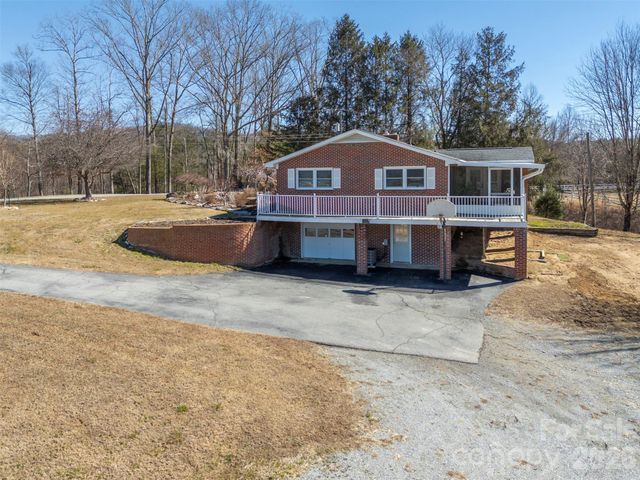 590 Big Oak Road, Hendersonville, NC 28792