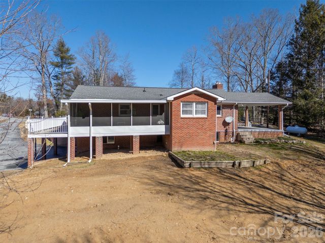 590 Big Oak Road, Hendersonville, NC 28792