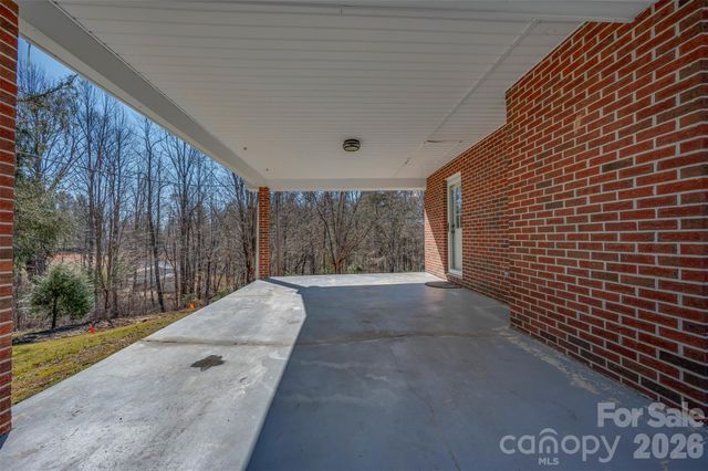 590 Big Oak Road, Hendersonville, NC 28792