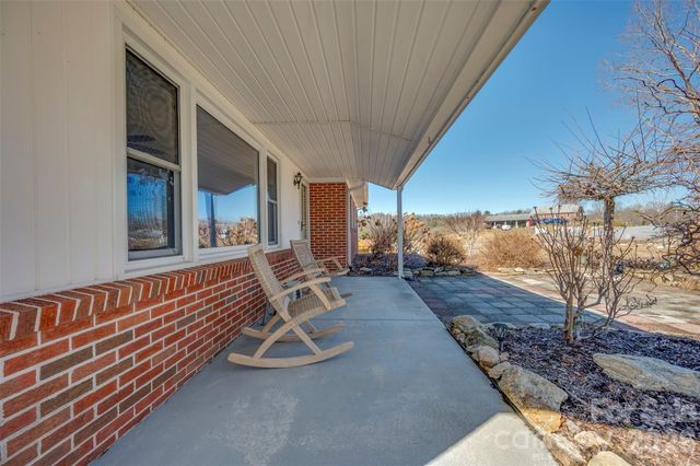 590 Big Oak Road, Hendersonville, NC 28792