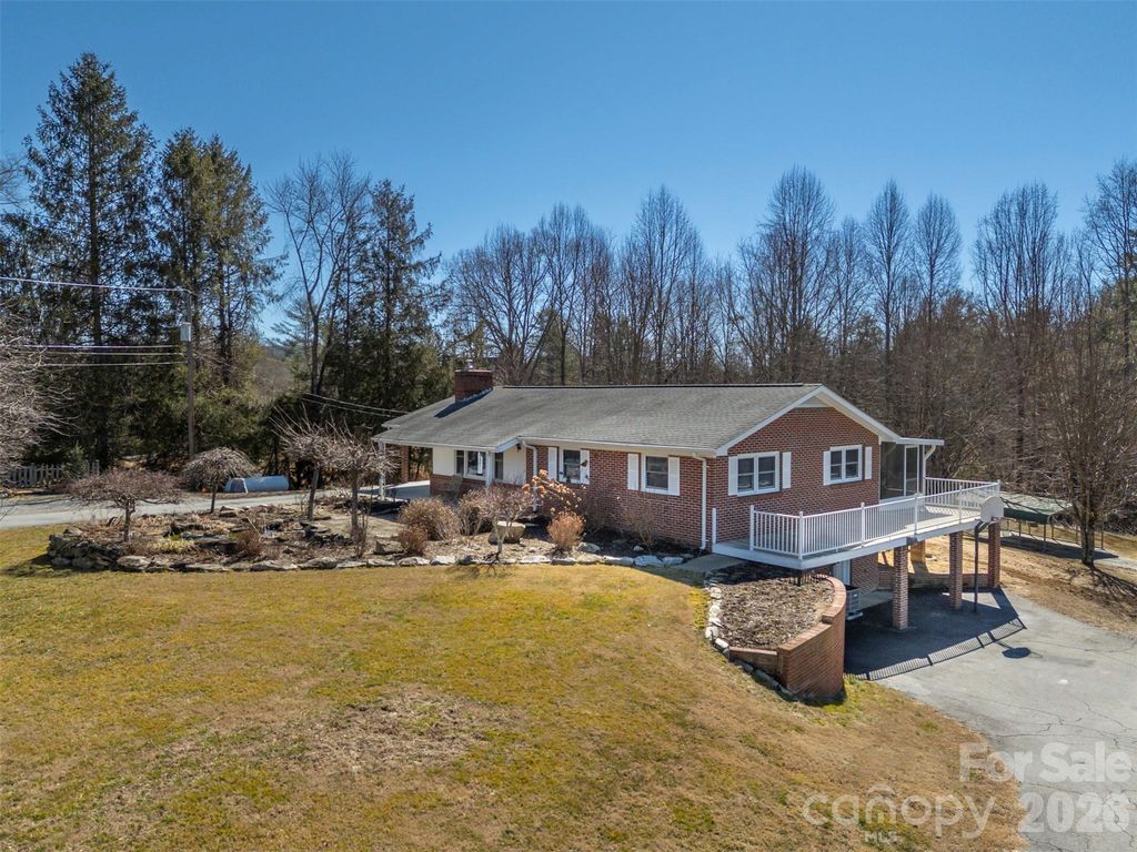 590 Big Oak Road, Hendersonville, NC 28792