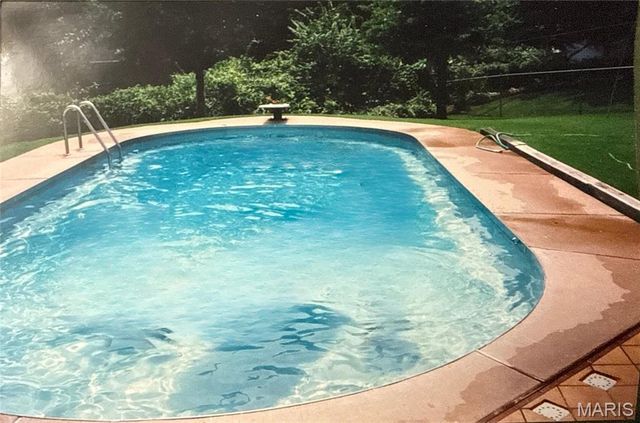 9456 Arban Drive, St Louis, MO 63126