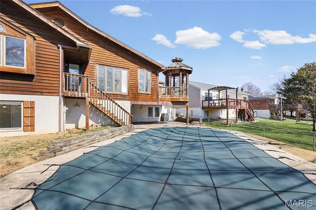 9456 Arban Drive, St Louis, MO 63126