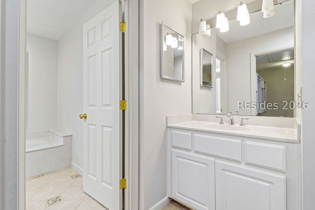 5 Narragansett Ln, Hilton Head Island, SC 29928