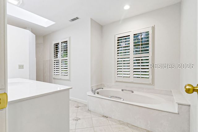 5 Narragansett Ln, Hilton Head Island, SC 29928