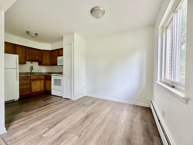 1701 Charlton Road, Trenton, MI 48183