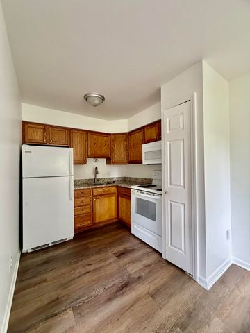 1701 Charlton Road, Trenton, MI 48183