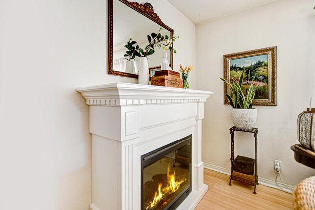 1574 Yardley St, Santa Rosa, CA 95403