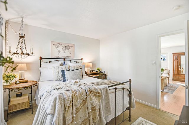 1574 Yardley St, Santa Rosa, CA 95403