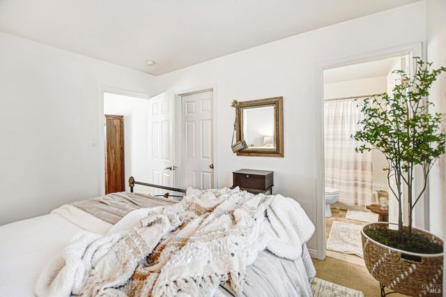 1574 Yardley St, Santa Rosa, CA 95403