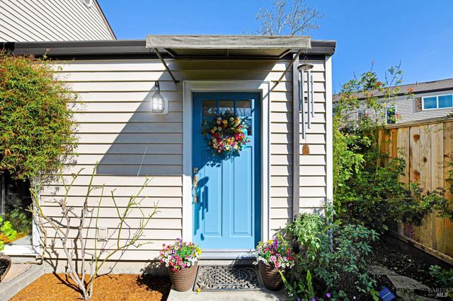 1574 Yardley St, Santa Rosa, CA 95403