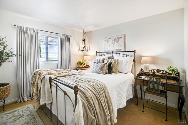 1574 Yardley St, Santa Rosa, CA 95403