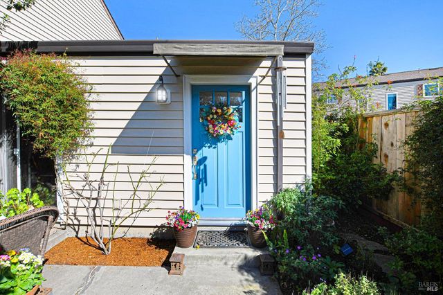 1574 Yardley St, Santa Rosa, CA 95403