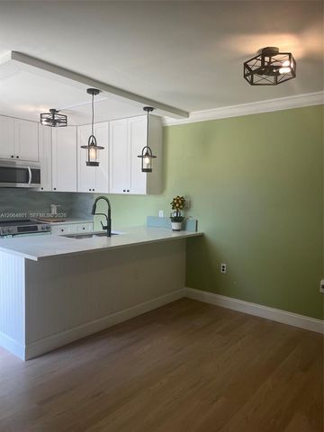 4213 42nd Way, West Palm Beach, FL 33407