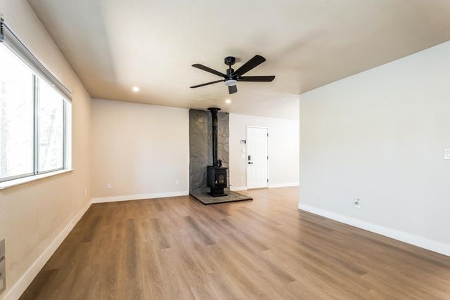 17520 Anona Ct, Grass Valley, CA 95949
