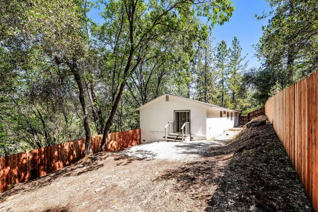 17520 Anona Ct, Grass Valley, CA 95949