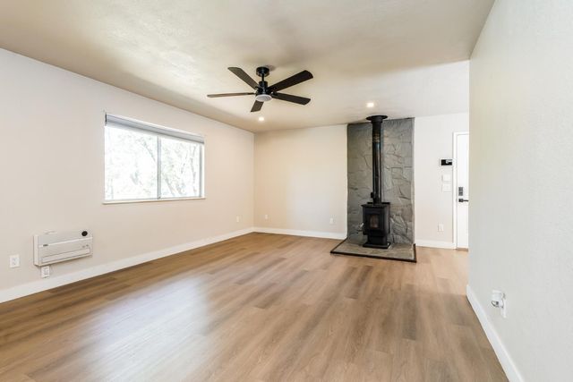 17520 Anona Ct, Grass Valley, CA 95949