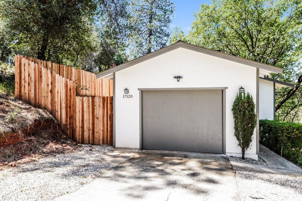 17520 Anona Ct, Grass Valley, CA 95949