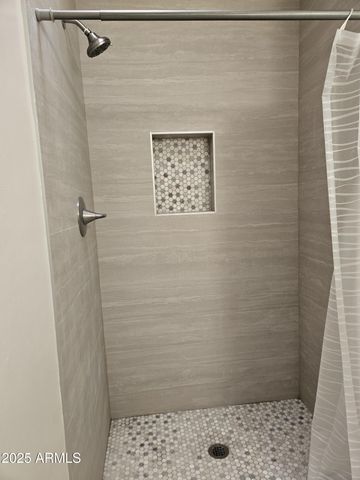 819 E APOLLO Road, Phoenix, AZ 85042