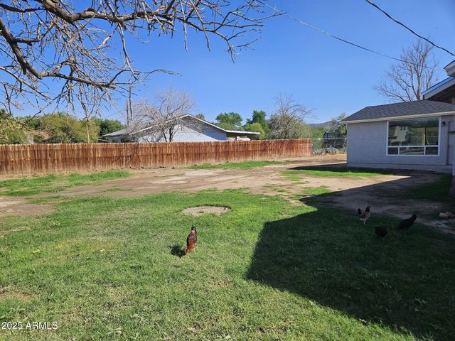 819 E APOLLO Road, Phoenix, AZ 85042