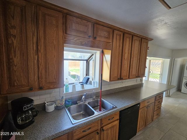 819 E APOLLO Road, Phoenix, AZ 85042