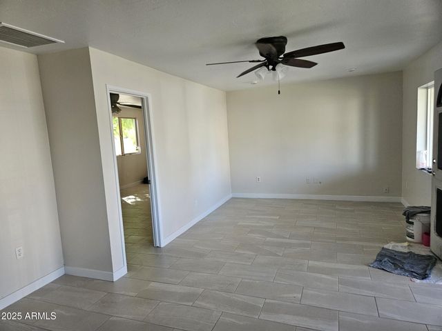 819 E APOLLO Road, Phoenix, AZ 85042