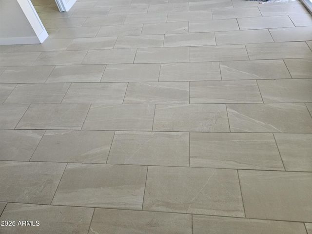 819 E APOLLO Road, Phoenix, AZ 85042