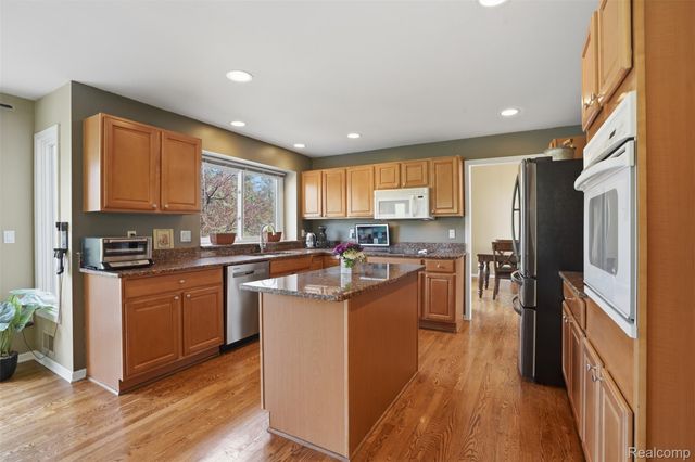 13982 Pleasant View Court, Plymouth Charter Township, MI 48170