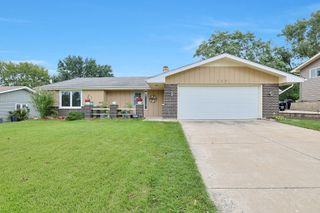 2S137 Beaumont Lane, Lombard, IL 60148